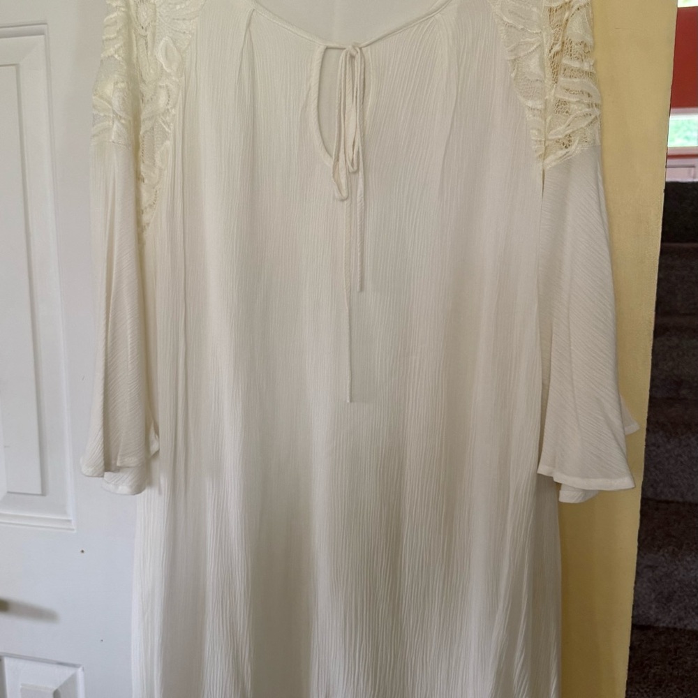Easel White Dress‎ with Elegant Design
